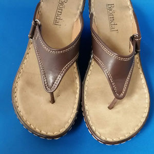 Bjorndal brown leather sandal. Size 6